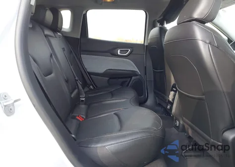 2022 Jeep Compass Latitude Lux 4X4 z USA, uszkodzony, nr VIN 3C4NJDFB1NT231051